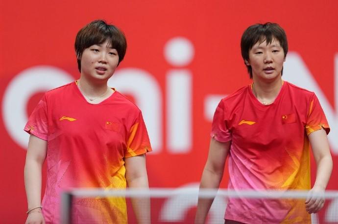 首局打出11-0！王曼昱/蒯曼4-0日本组合，夺亚运乒乓球女双冠军
